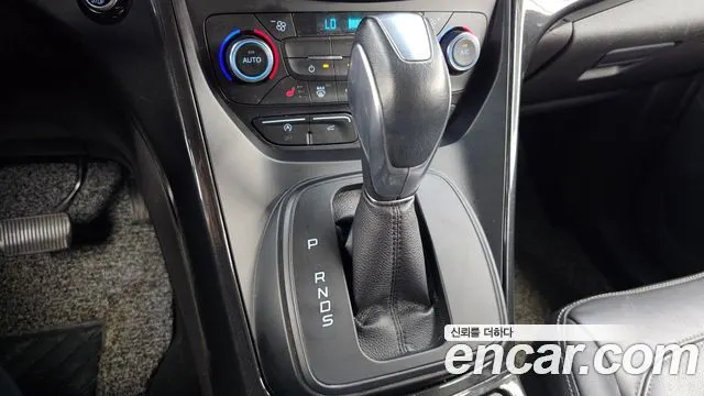 FORD KUGA 2017 — 138 787 км, чёрный, Корея — под ключ — фото 9