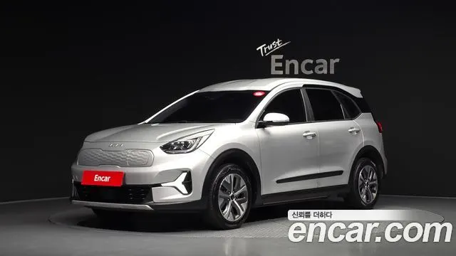KIA NIRO PLUS 2023 — 80 194 км, серебристый, Корея — под ключ — фото 1