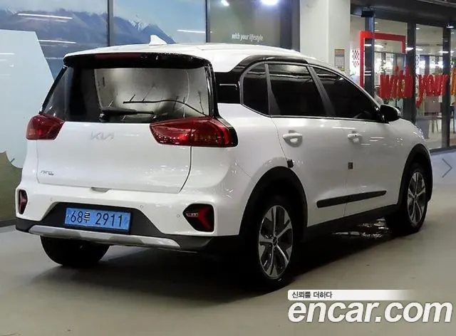 KIA NIRO PLUS 2023 — 59 831 км, белый, Корея — под ключ — фото 3