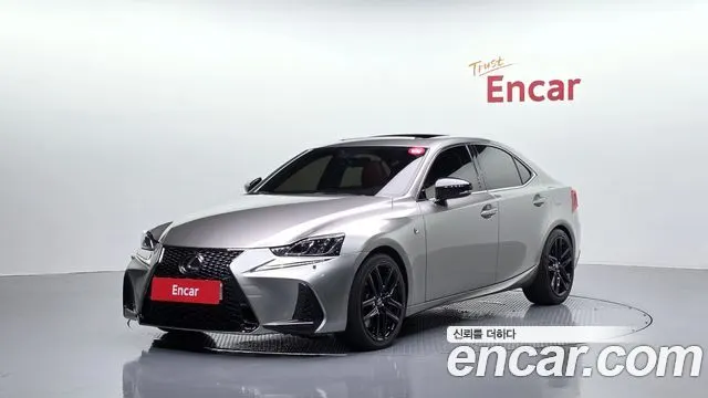 LEXUS IS300 2018
