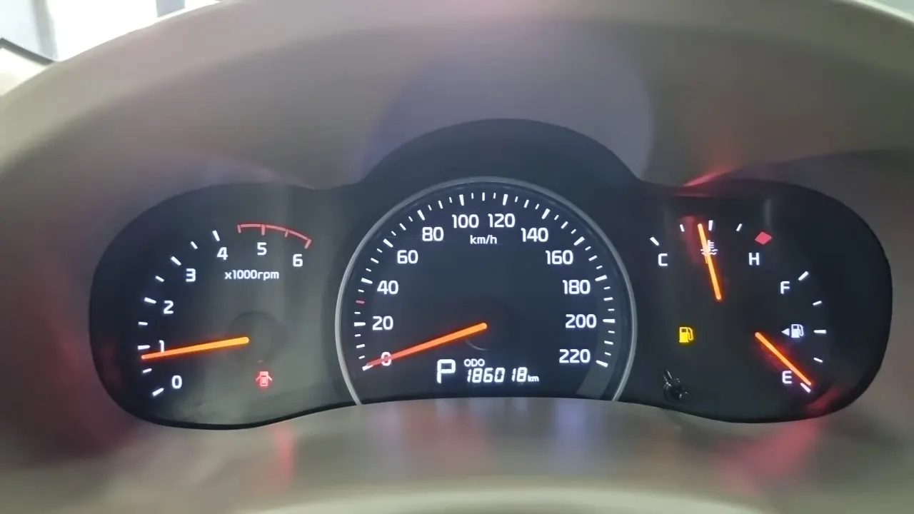KIA CARNIVAL R 2013 — 186 000 км, белый, Корея — под ключ — фото 8