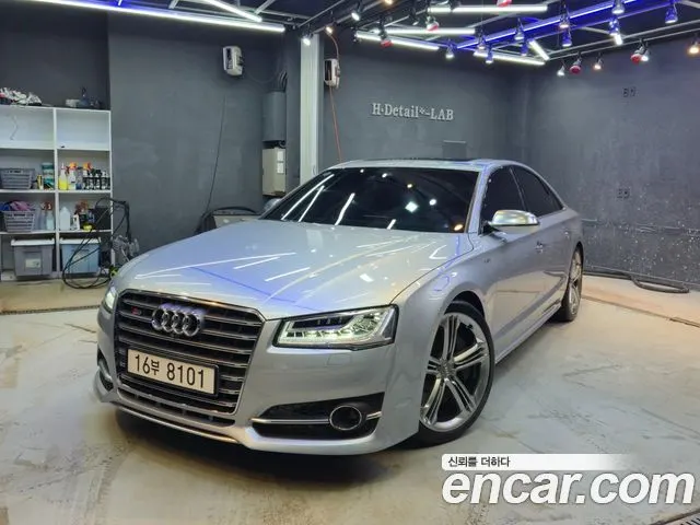 AUDI S8 2015