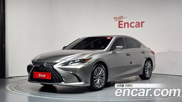 LEXUS ES300H 2025 — 38 281 км, серебристо-серый, Корея — под ключ — фото 1