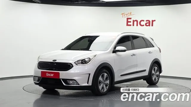 KIA NIRO 2018 — 144 543 км, белый, Корея — под ключ — фото 1