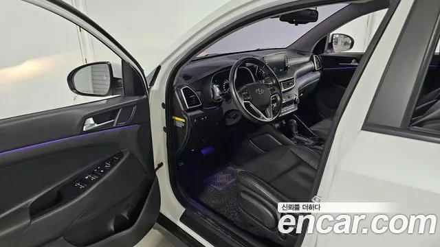 HYUNDAI TUCSON 2019 — 77 556 км, белый, Корея — под ключ — фото 10