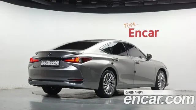 LEXUS ES300H 2019