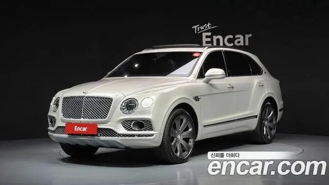 BENTLEY BENTAYGA 2018 — 59 496 км, белый-перламутр, Корея — под ключ — фото 1