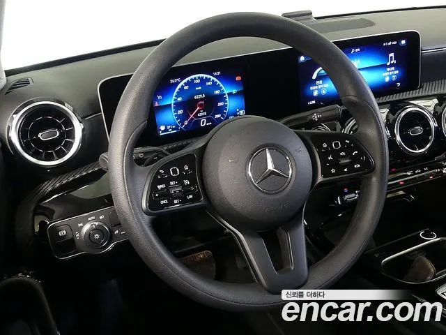 MERCEDES-BENZ A-CLASS W177 2019 — 44 000 км, белый, Корея — под ключ — фото 8