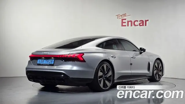AUDI E-TRON 2022