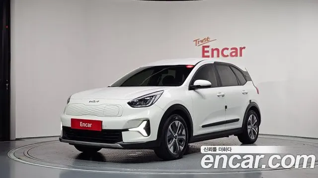 KIA NIRO PLUS 2023 — 150 212 км, белый, Корея — под ключ — фото 1