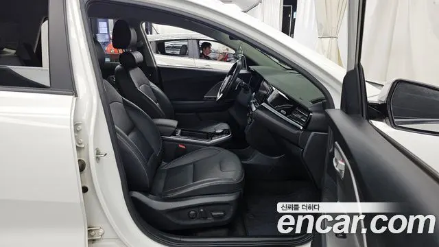 KIA NIRO PLUS 2023 — 150 212 км, белый, Корея — под ключ — фото 11