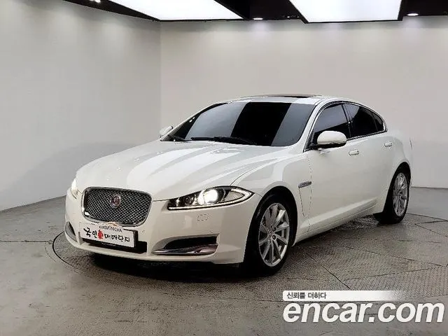 JAGUAR NEW XF 2014 — 198 640 км, белый, Корея — под ключ — фото 1
