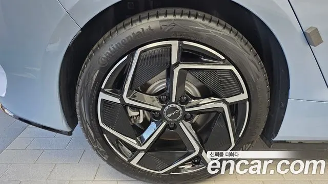 BYD SEAL 2025 — 7 166 км, светло-серебристый, Корея — под ключ — фото 5