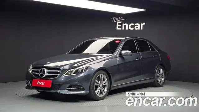 MERCEDES-BENZ E-CLASS W212 2016 — 115 940 км, светло-серебристый, Корея — под ключ — фото 1
