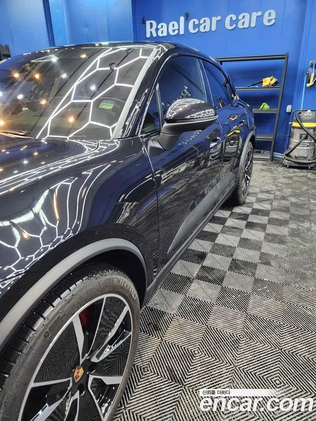 PORSCHE MACAN 2025