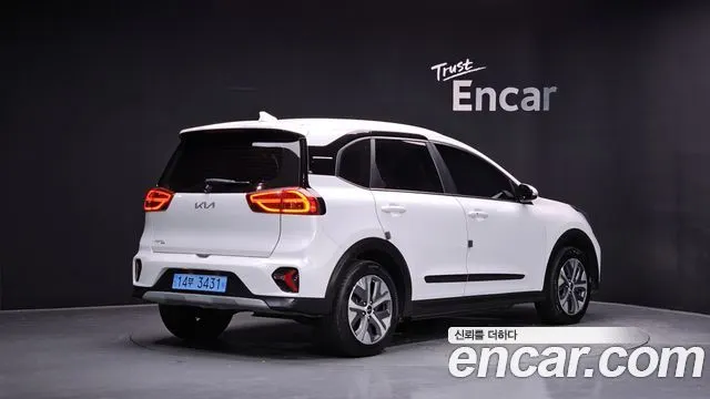KIA NIRO PLUS 2023 — 179 269 км, белый, Корея — под ключ — фото 2
