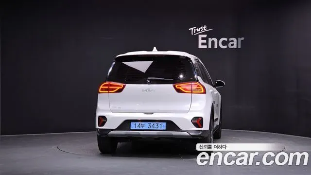 KIA NIRO PLUS 2023 — 179 269 км, белый, Корея — под ключ — фото 4