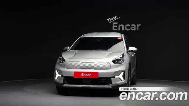 KIA NIRO PLUS 2023 — 41 543 км, серебристый, Корея — под ключ — фото 3