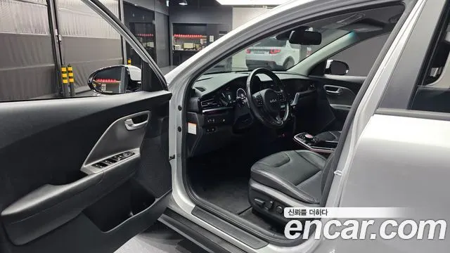 KIA NIRO PLUS 2023 — 41 543 км, серебристый, Корея — под ключ — фото 10