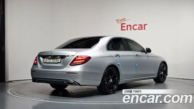 MERCEDES-BENZ E-CLASS W213 2017 — 166 273 км, серебристый, Корея — под ключ — фото 2
