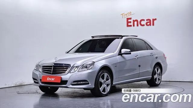 MERCEDES-BENZ E-CLASS W212 2012 — 138 771 км, серебристый, Корея — под ключ — фото 1