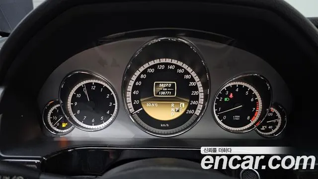 MERCEDES-BENZ E-CLASS W212 2012 — 138 771 км, серебристый, Корея — под ключ — фото 8