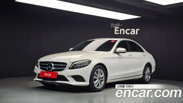MERCEDES-BENZ C-CLASS W205 2019 — 179 484 км, белый, Корея — под ключ — фото 1
