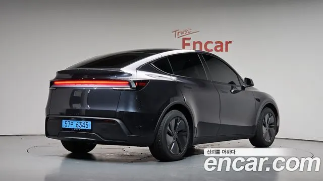 TESLA MODEL Y 2026