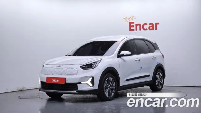 KIA NIRO PLUS 2024 — 145 238 км, белый, Корея — под ключ — фото 1