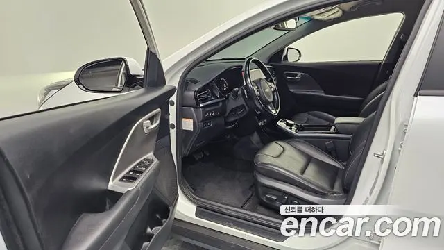 KIA NIRO PLUS 2024 — 145 238 км, белый, Корея — под ключ — фото 10