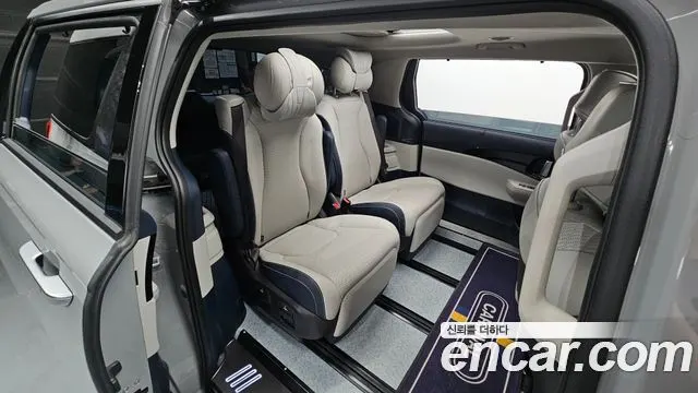 KIA CARNIVAL 2025 — 27 096 км, серебристо-серый, Корея — под ключ — фото 11