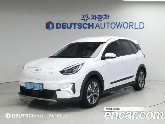 KIA NIRO PLUS 2023 — 157 056 км, белый, Корея — под ключ — фото 1