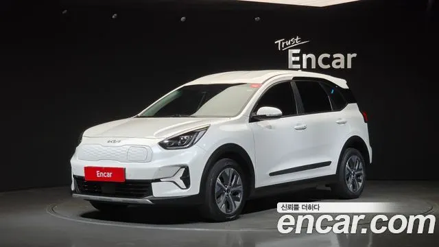 KIA NIRO PLUS 2023 — 107 039 км, белый, Корея — под ключ — фото 1