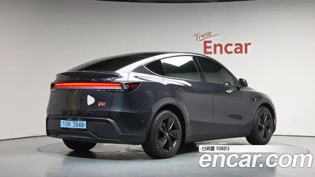 TESLA MODEL Y 2025