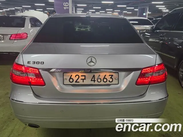 MERCEDES-BENZ E-CLASS W212 2011 — 109 122 км, серебристый, Корея — под ключ — фото 3