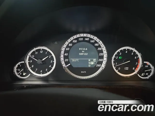MERCEDES-BENZ E-CLASS W212 2011 — 109 122 км, серебристый, Корея — под ключ — фото 5