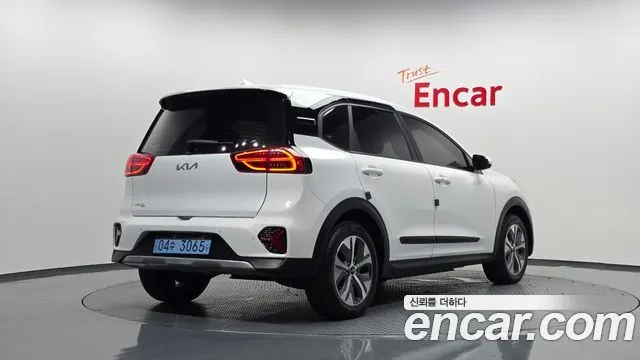 KIA NIRO PLUS 2023 — 122 512 км, белый, Корея — под ключ — фото 2