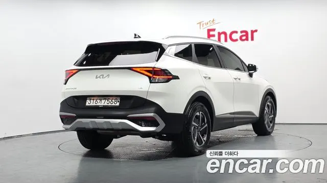KIA SPORTAGE HYBRID 2023 — 98 321 км, белый, Корея — под ключ — фото 1