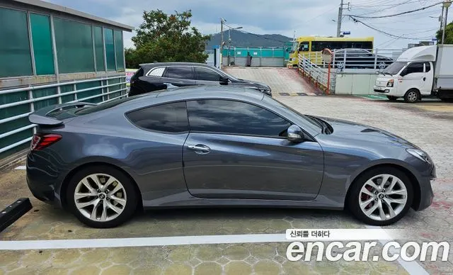 HYUNDAI GENESIS COUPE 2015 — 102 300 км, серебристо-серый, Корея — под ключ — фото 8