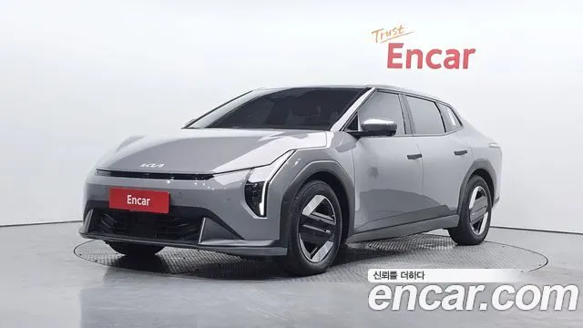 KIA EV4 2026 — 20 463 км, серебристо-серый, Корея — под ключ — фото 1