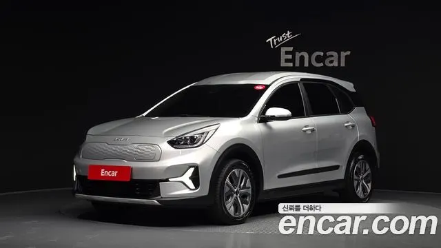 KIA NIRO PLUS 2023 — 86 390 км, серебристый, Корея — под ключ — фото 1