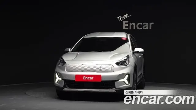 KIA NIRO PLUS 2023 — 86 390 км, серебристый, Корея — под ключ — фото 3