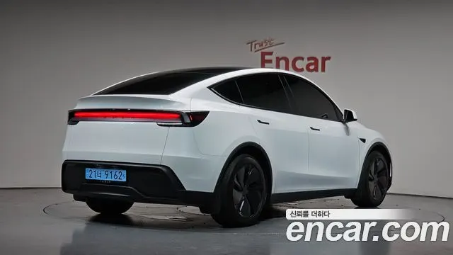 TESLA MODEL Y 2026