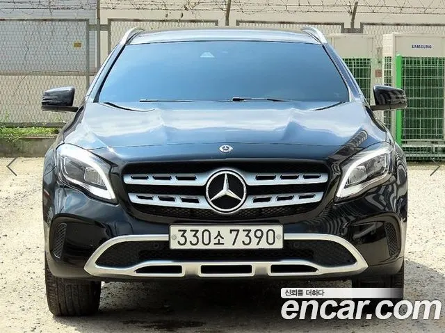 MERCEDES-BENZ GLA-CLASS X156 2018 — 146 818 км, чёрный, Корея — под ключ — фото 1