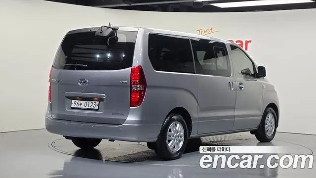 HYUNDAI GRAND STAREX 2019 — 78 639 км, серебристо-серый, Корея — под ключ — фото 2
