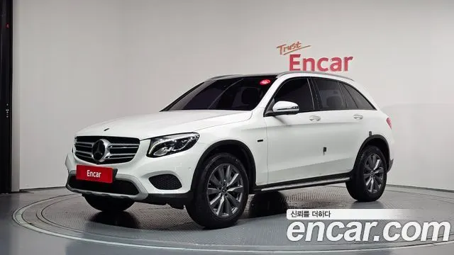 MERCEDES-BENZ GLC-CLASS X253 2019 — 108 586 км, белый, Корея — под ключ — фото 1