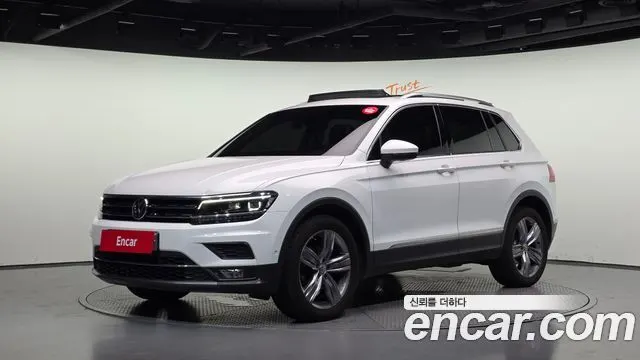 VOLKSWAGEN TIGUAN 2018 — 102 517 км, Корея — под ключ — фото 1