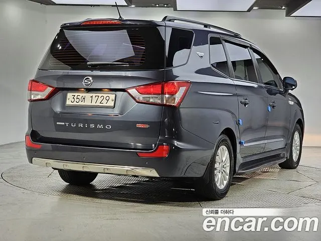 KGM KORANDO TURISMO 2017 — 92 000 км, серый, Корея — под ключ — фото 2