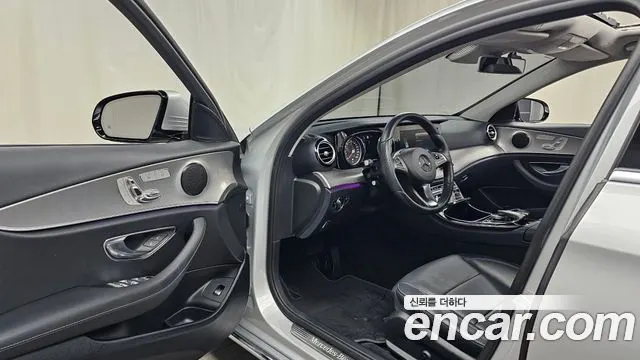 MERCEDES-BENZ E-CLASS W213 2018 — 191 487 км, серебристый, Корея — под ключ — фото 10
