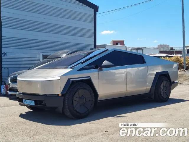 TESLA 2025 — 18 400 км, серебристый, Корея — под ключ — фото 1